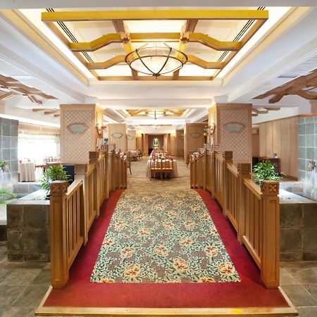 Dorsett Grand Subang Hotel Subang Jaya Dış mekan fotoğraf The interior of the lounge
