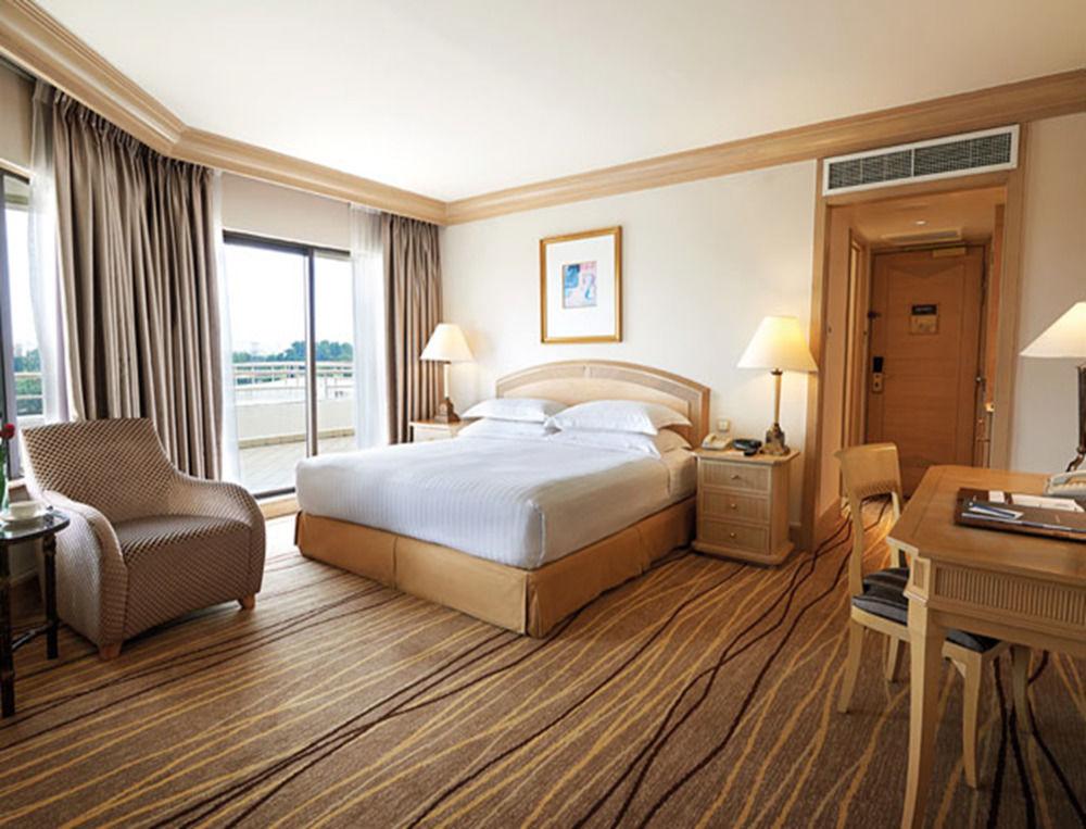 Dorsett Grand Subang Hotel Subang Jaya Dış mekan fotoğraf A room at the hotel