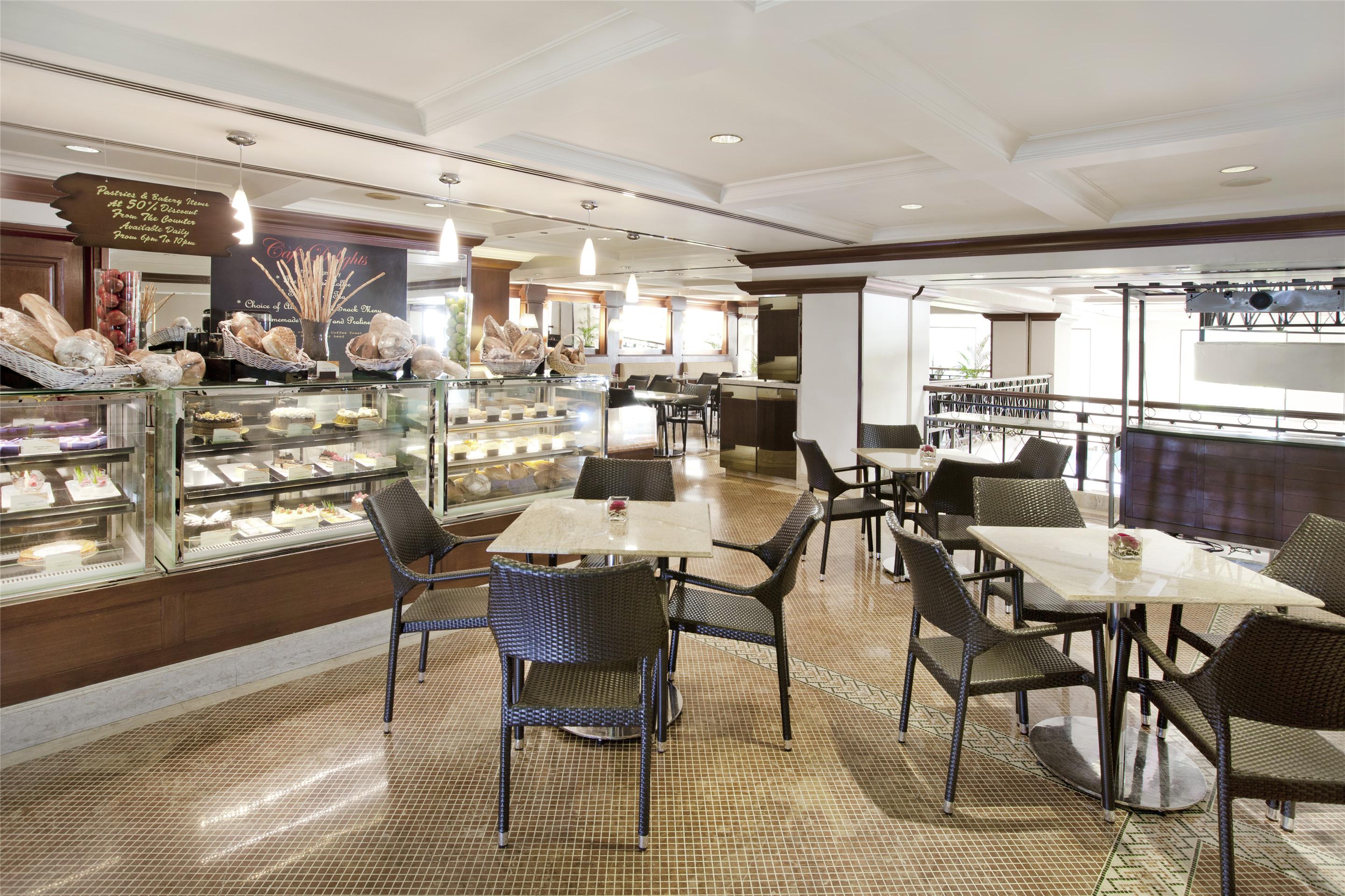 Dorsett Grand Subang Hotel Subang Jaya Dış mekan fotoğraf The Café