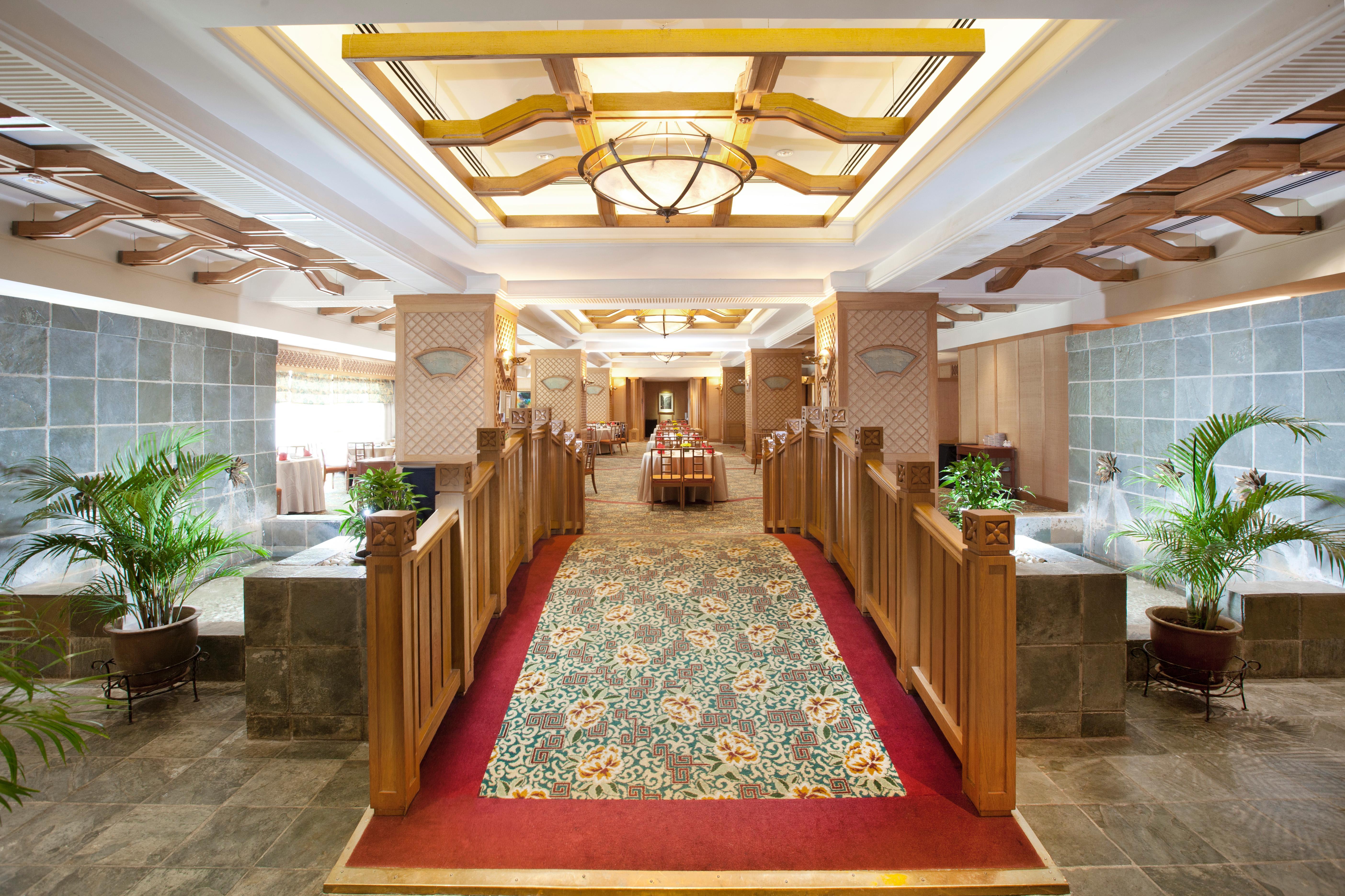 Dorsett Grand Subang Hotel Subang Jaya Dış mekan fotoğraf The interior of the lounge