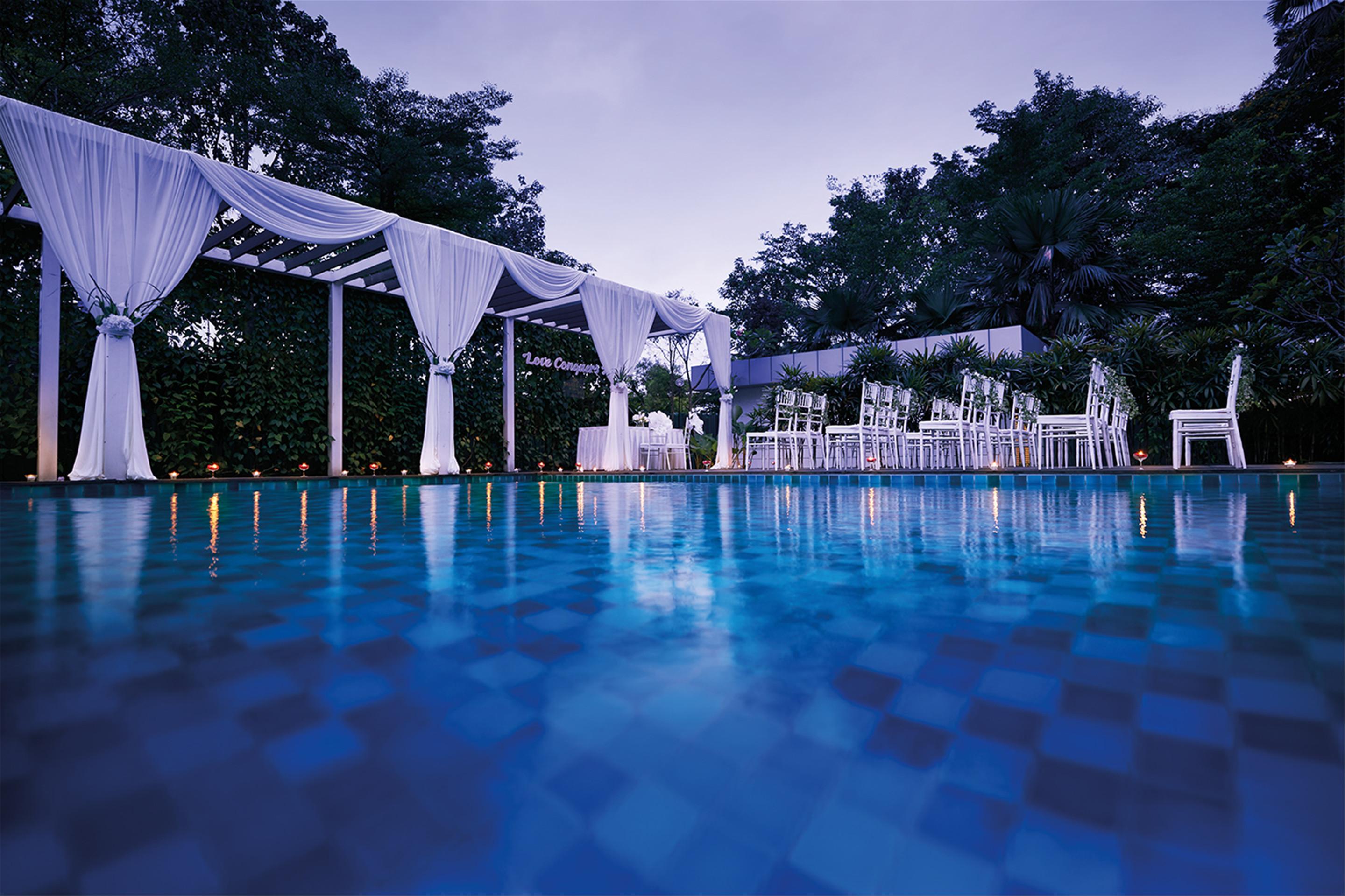 Dorsett Grand Subang Hotel Subang Jaya Dış mekan fotoğraf The pool at the Four Seasons Hotel