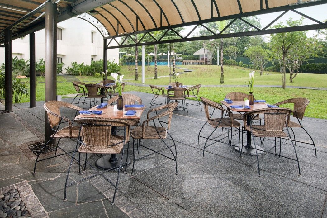 Dorsett Grand Subang Hotel Subang Jaya Dış mekan fotoğraf The outdoor dining area at the hotel