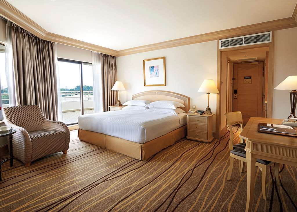 Dorsett Grand Subang Hotel Subang Jaya Oda fotoğraf A room at the hotel